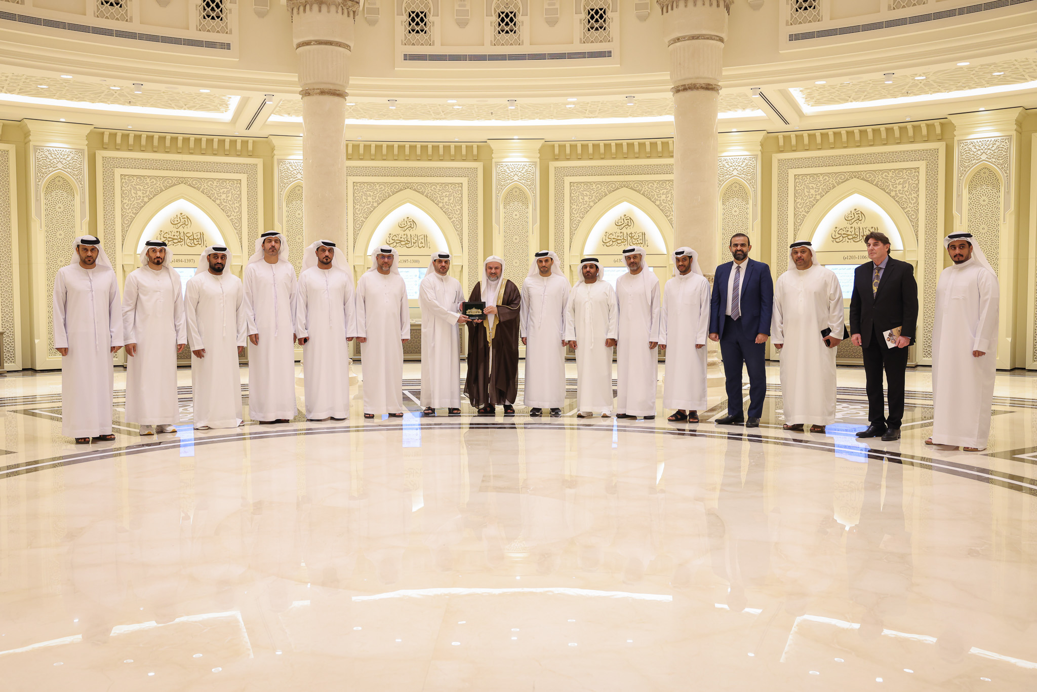 وفد شرطة الشارقة: مجمع القرآن الكريم يكرّس الشارقة وجهة عالمية للعلم والثقافة