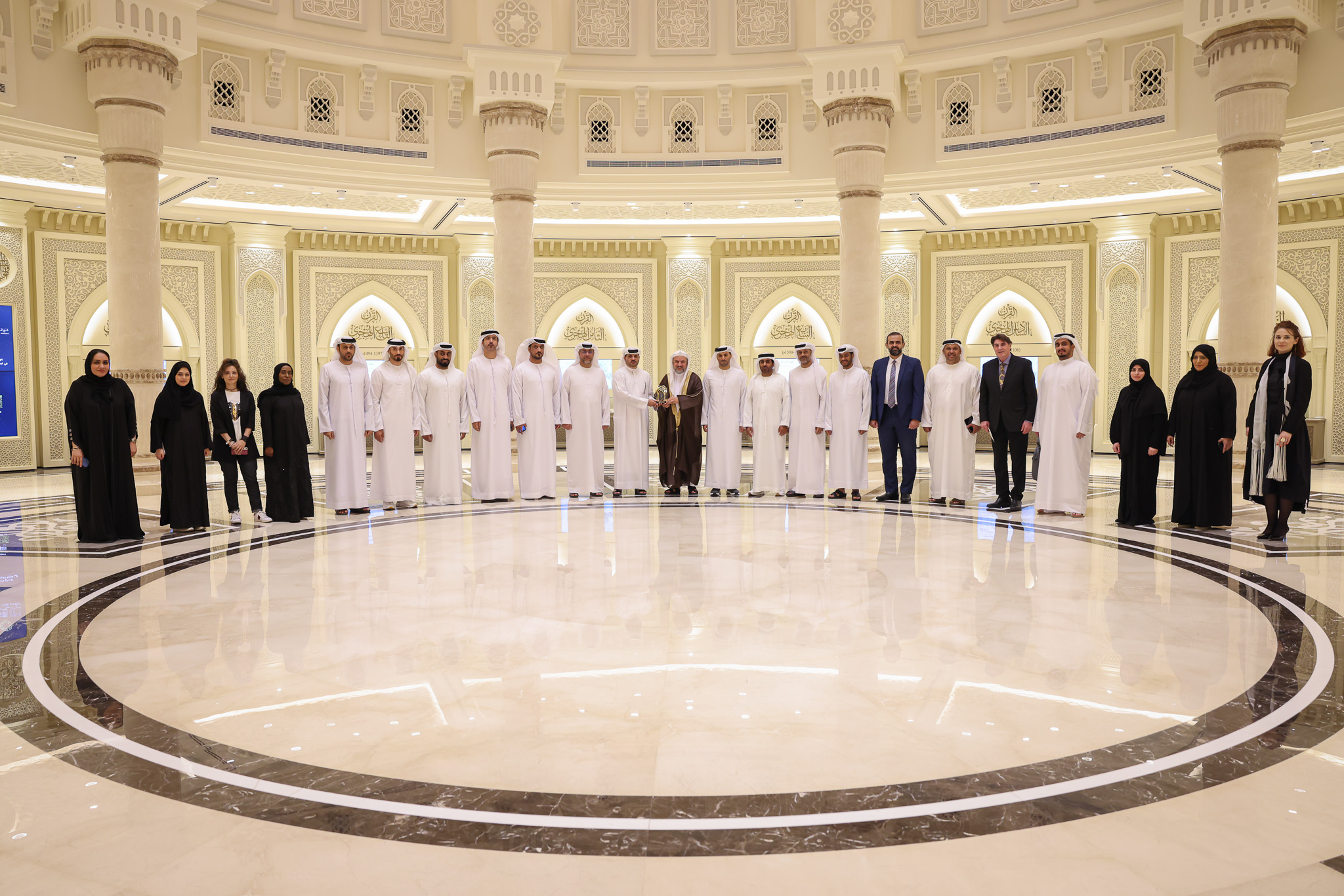 وفد شرطة الشارقة: مجمع القرآن الكريم يكرّس الشارقة وجهة عالمية للعلم والثقافة